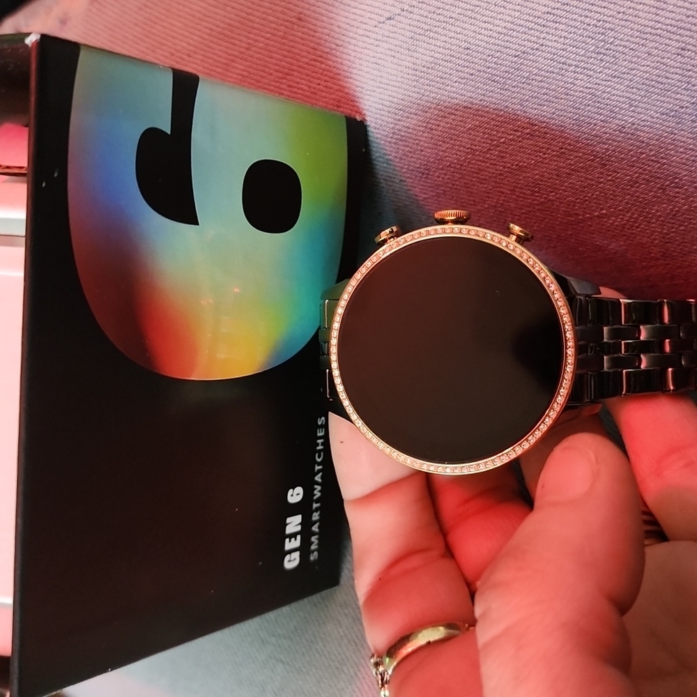 Brand new fossil watch only tried on and never worn. - Picture 2 of 3